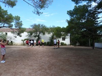 Eine Touristengruppe im Garibaldi-Museum auf der Insel Caprera.