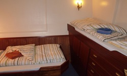 Gemütliche 2-Bett-Kabine auf dem Tallship Atlantis.