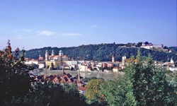 Blick auf Passau, das von der Donau durchflossen wird