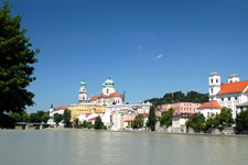 Blick auf die Altstadt Passaus mit dem Stephansdom