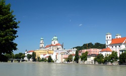 Blick auf die Altstadt Passaus mit dem Stephansdom