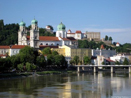 Blick über die Donau zum Stephansdom in Passau