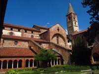 Blick auf das Kloster "Abbazzia di Staffarda"im Piemont