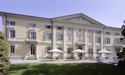 Blick auf das Hotel Sina Villa Matilde mit Terrasse