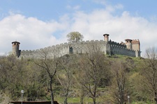 Blick auf das schöne Castello Pavone im Piemont