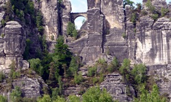 Bizarre Felsformationen im Elbsandsteingebirge bei Bad Schandau.