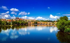 Blick über die Moldau zur "Goldenen Stadt" Prag