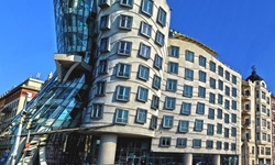 Das sogenannte "Tanzende Haus" in Prag