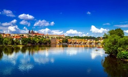 Blick über die Moldau nach Prag