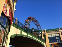 Der vom Riesenrad überragte Eingang zum Wiener Prater.