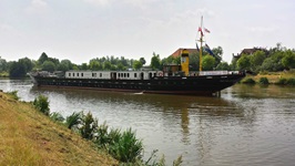 Blick auf die fahrende MS Princess Royale