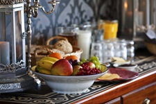 Detailbild des Frühstücksbuffets mit Obstteller auf der MS Princesse Royale