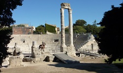 Blick in das Römische Theater von Arles in der Provence