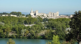 Das historische Zentrum um den Papstpalast in Avignon in der französischen Provence