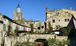 Der imposante, im Stil einer Burg angelegte ehemalige Herzogspalast in Uzès.