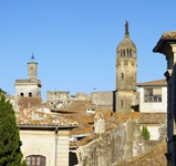 Stadtansicht des von vielen Türmen geprägten Uzès.