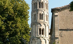 Der Turm der ehemaligen Kathedrale von Uzès.