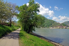 Idyllischer Radweg in der Wachau.