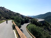 Zwischen Millesimo und Albenga schlängelt sich der Radweg in Serpentinen dahin.