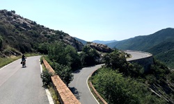 Zwischen Millesimo und Albenga schlängelt sich der Radweg in Serpentinen dahin.
