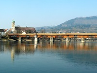Überdachte Holzbrücke über den Rhein in Bad Säckingen
