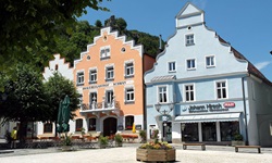 Blick auf die Fußgängerzone von Riedenburg