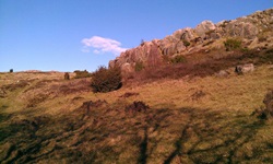 Blick auf gigantische Felsenformationen auf der Insel Bornholm