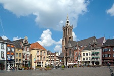 Der Marktplatz von Roermond mit der Christoffelkathedraal (Kathedrale St. Christophorus).