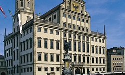 Das imposante Rathaus in Augsburg