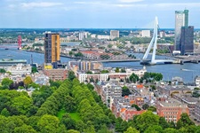 Schöner Blick auf Rotterdam und die Erasmusbrücke.