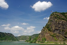 Der sagenumwobene Loreleyfelsen bei St. Goarshausen.