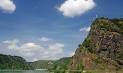 Der sagenumwobene Loreleyfelsen bei St. Goarshausen.