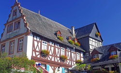 Ein typische im Fachwerk gebautem Winzerkeller in Rüdesheim