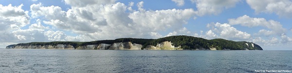 Schöner Panoramablick auf die Kreidefelsen von Rügen.