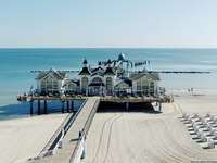 Die Seebrücke Sellin auf der Insel Rügen.