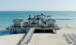 Die Seebrücke Sellin auf der Insel Rügen.