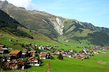 Blick auf Rueras, das zur Gemeinde Tujetsch gehört mit seiner traumhaften Landschaft