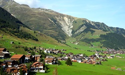 Blick auf Rueras, das zur Gemeinde Tujetsch gehört mit seiner traumhaften Landschaft