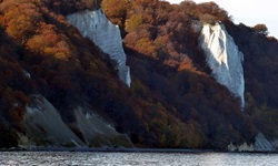 Blick auf die bekannten Kreidefelsen von Rügen