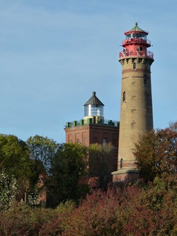 Blick auf den alten und den neuen Leuchtturm am Kap Arkona auf Rügen