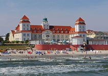 Blick auf den Sandstrand von Binz auf der Insel Rügen