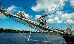 Detailbild eines Segelschiffes vor Rügen