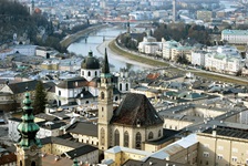 Blick über die Altstadt von Salzburg mit der Salzach