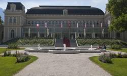 Blick auf das Kongress- und Theaterhaus in Bad Ischl im Salzkammergut