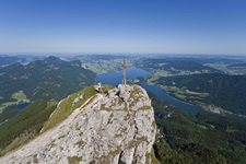 Blick auf den Gipfel mit Gipfelkreuz des Schafbergs bei St. Gilgen