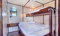 Eine 3-Bett-Kabine über Deck auf der San Snova.