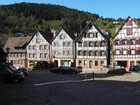 Der Schiltacher Marktplatz mit seinen wunderschönen Fachwerkhäusern.