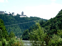 Das über der Donauschlinge thronende Schloss Neuhaus.