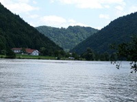 Die Schlögener Donauschlinge vom Fluss aus gesehen.