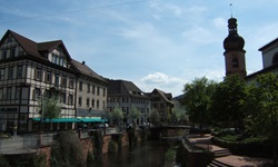 Schöne Ortsansicht der Fünftälerstadt Schramberg.